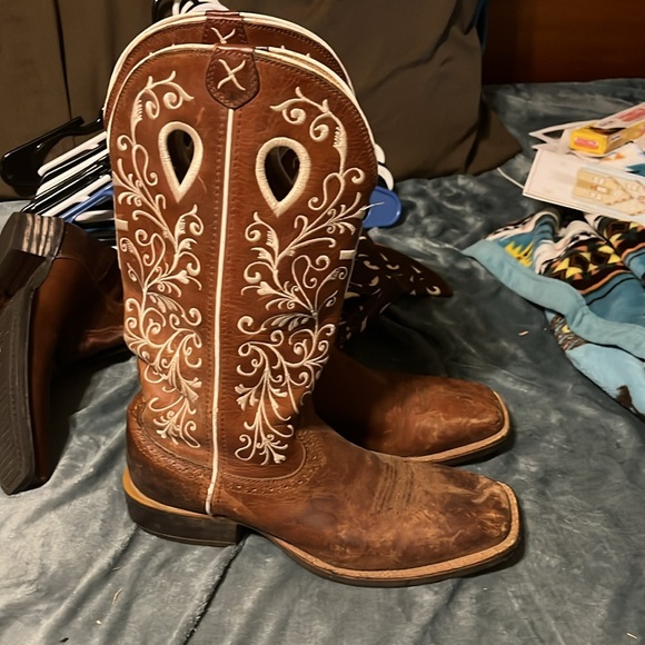 Twisted X Floral and Cross Square Toe Boots - Picture 3 of 7